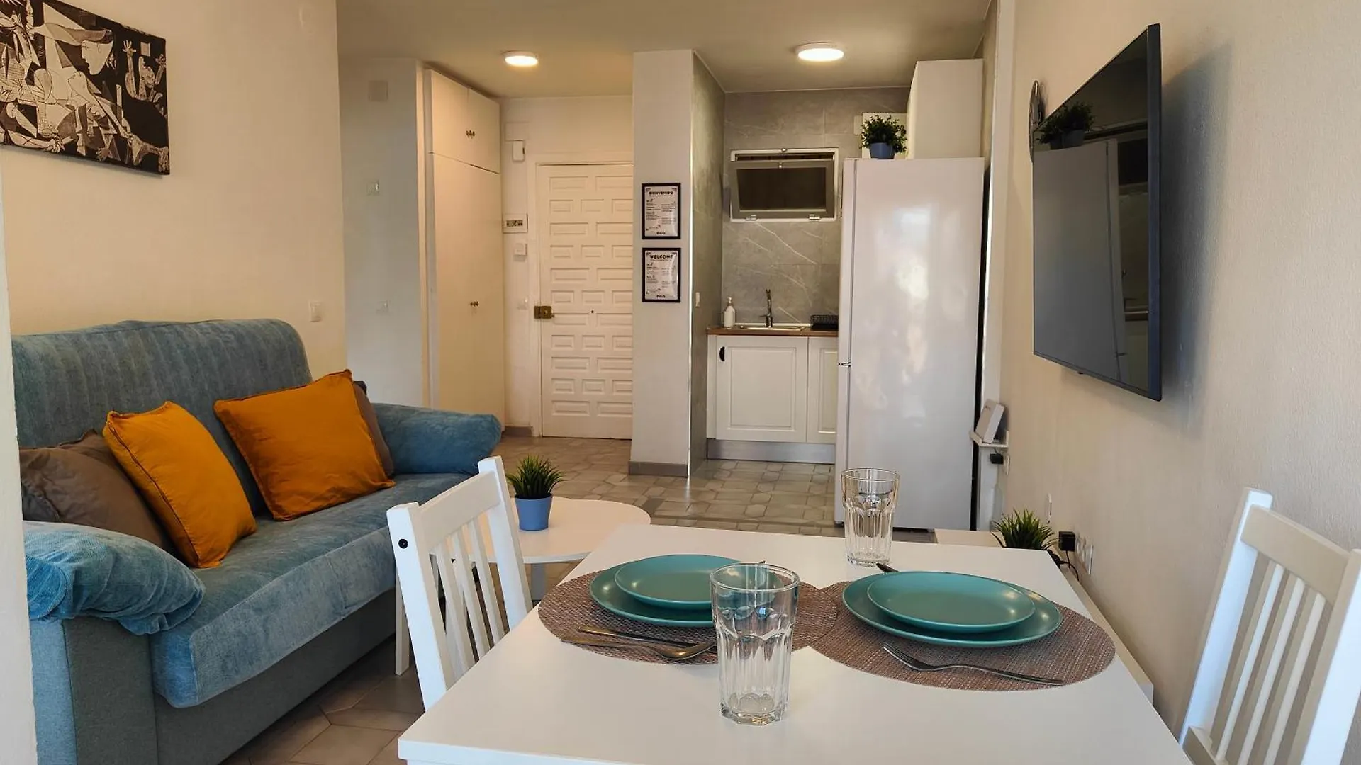 Apartamento Entero, Enormes Piscinas, Terraza Y Playa Benalmádena España