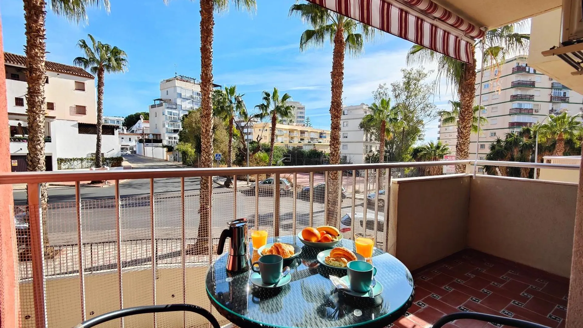 Apartamento Entero, Enormes Piscinas, Terraza Y Playa Benalmádena