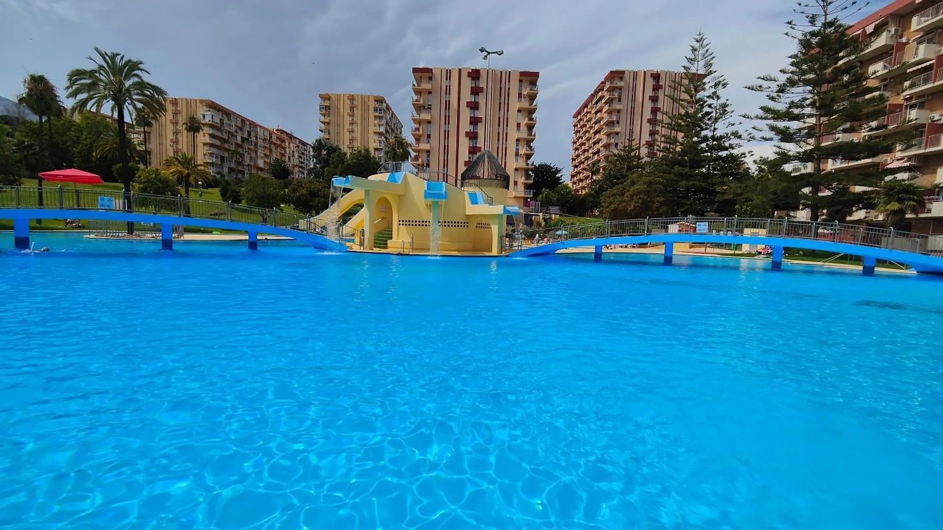 Apartamento Entero, Enormes Piscinas, Terraza Y Playa Benalmádena