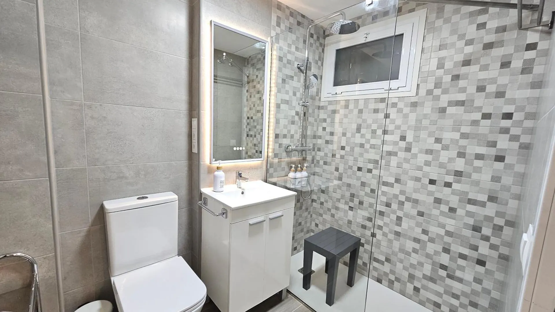 Apartamento Entero, Enormes Piscinas, Terraza Y Playa Benalmádena España