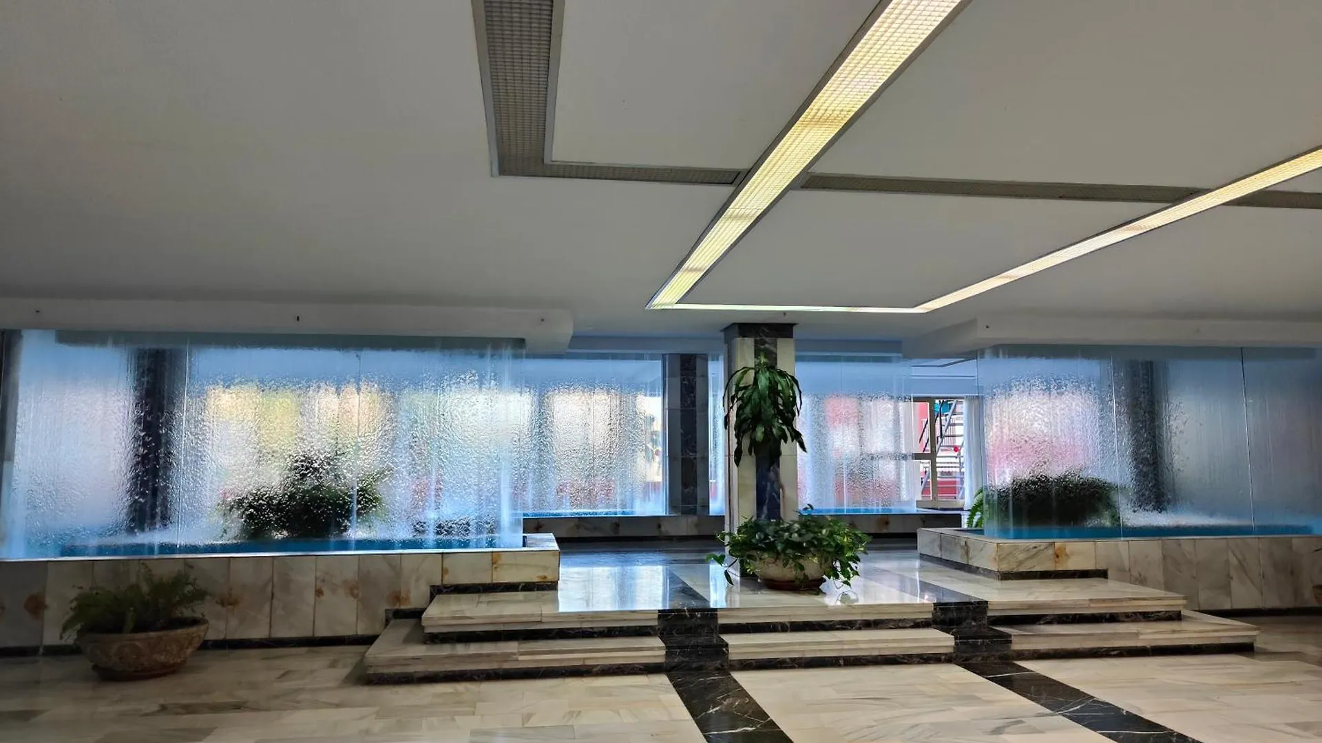 Apartamento Entero, Enormes Piscinas, Terraza Y Playa Бенальмадена 0*,