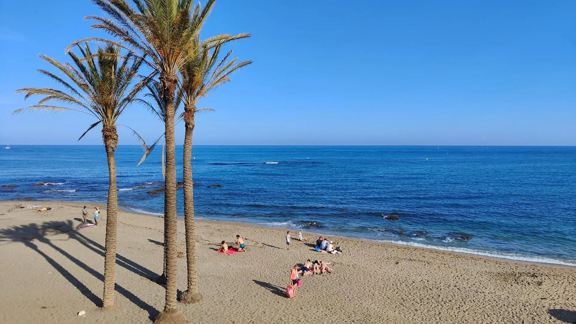 Apartamento Entero, Enormes Piscinas, Terraza Y Playa Бенальмадена