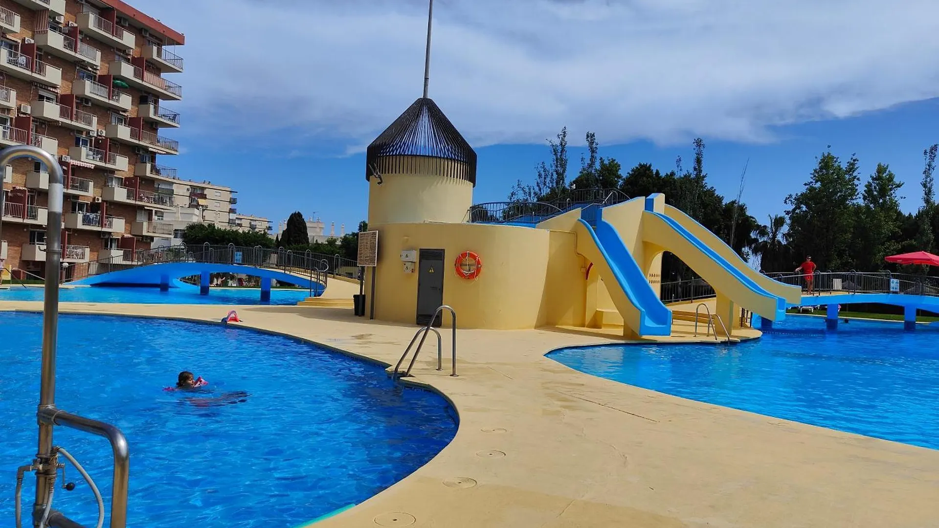Apartamento Entero, Enormes Piscinas, Terraza Y Playa Бенальмадена 0*,  Испания