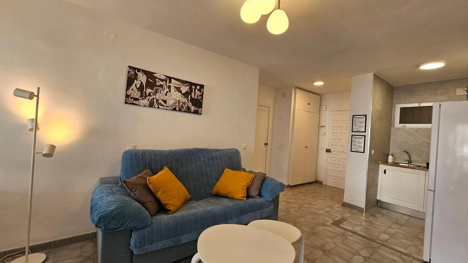 Apartamento Entero, Enormes Piscinas, Terraza Y Playa Бенальмадена 0*,  Испания